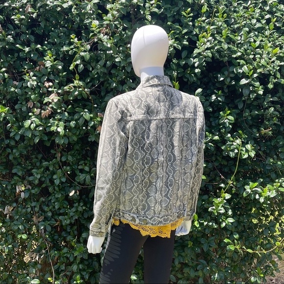 NWT Blank NYC Denim Trucker Snake Print Button Down Jean Jacket - Picture 8 of 12